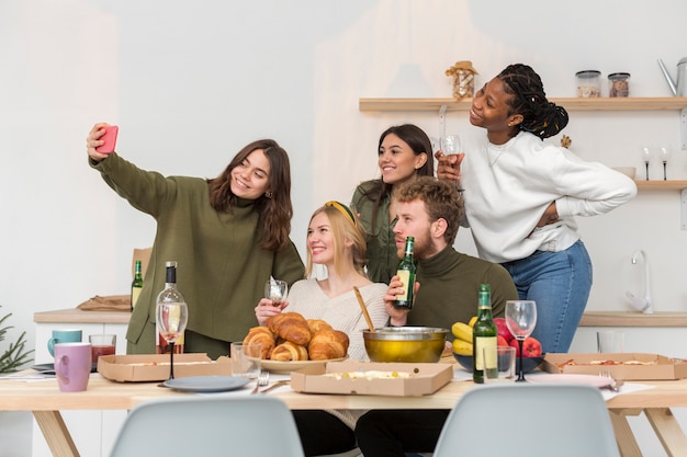 Uśmiechnięty posiłek